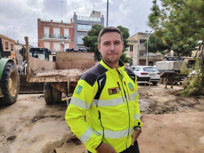 dana Valencia, ancianos, dolencia crónicas, ansiedad, dana,Valencia FOTOGRAFÍA. VALENCIA (COMUNIDAD VALENCIANA) REINO DE ESPAÑA, 17 DE NOVIEMBRE DE 2024. Carlos Sánchez Rodríguez es el responsable del contingente del SAMUR de Madrid desplazado a Valencia. Casi tres semanas después del paso de la dana que devastó una parte de la provincia de Valencia, los sanitarios desplazados a pie de calle han constatado un cambio de escenario: la ayuda se centra ahora en voluntarios y personal de emergencia que se lesionan en las tareas de limpieza. Efe