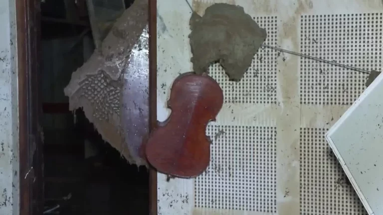 FOTOGRAFÍA. ALGEMESÍ (VALENCIA) COMUNIDAD VALENCIANA (REINO DE ESPAÑA, 05 DE NOVIEMBRE DE 2024. Fotografía del local donde ensaya la banda situado en el sótano del conservatorio de música de la localidad de Algemesí, tras los efectos devastadores de la Depresión Aislada en Niveles Altos (DANA) o (gota fría) del pasado martes 29 de octubre de 2024. Efe