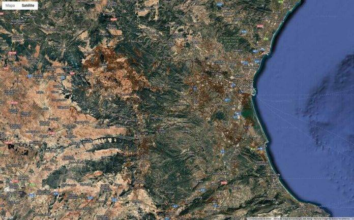 FOTOGRAFÍA. VALENCIA (REINO DE ESPAÑA), 06 DE NOVIEMBRE DE 2024. La Universitat de València (UV) ha diseñado un mapa del fango tras la Depresión Aislada en Niveles Altos (DANA) o (gota fría) que ha asolado la provincia desde Utiel hasta Valencia y Alzira a partir de las observaciones del satélite Sentinel 2, de la Agencia Espacial Europea (ESA): "Mapa de barro después de la DANA del 29 de octubre de 2024". Catura mapa del fango de la Dana de Valencia/Lasvocesdelpueblo (Ñ Pueblo)