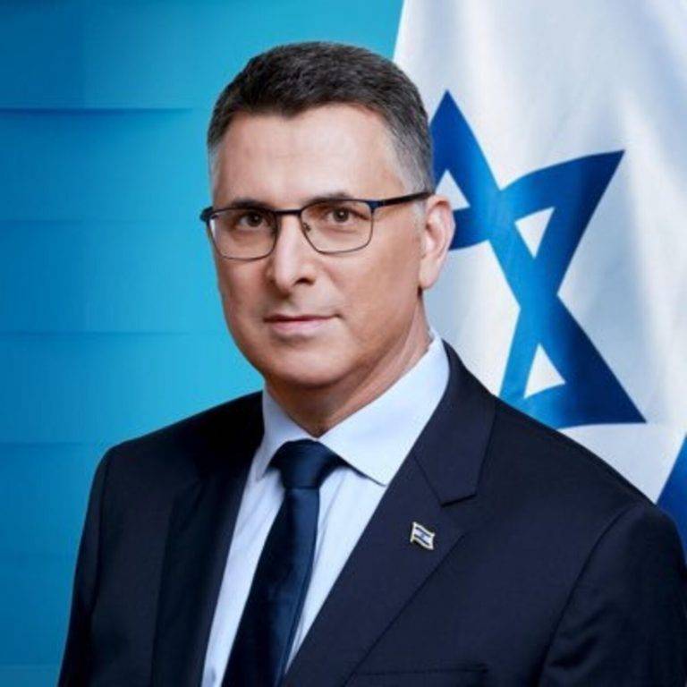 FOTOGRAFÍA. JERUSALÉN (ISRAEL), 08 DE NOVIEMBRE DE 2024. El ministro de Asuntos Exteriores y miembro del Gabinete de Defensa del Gobierno del Estado de Israel, ex ministro de Educación, exministro del Interior, exvice-primer ministro y exministro de Justicia, Gideon Saar, se reunió esta tarde en Ámsterdam con el ministro de Justicia neerlandés, David van Weel, sobre las agresiones antisemitas de grupos islamistas pro palestinos a aficionados judíos del equipo de fútbol israelí Maccabi Tel Aviv en Ámsterdam. Ministerio de Exteriores de Israel/Lasvocesdelpueblo (Ñ Pueblo)