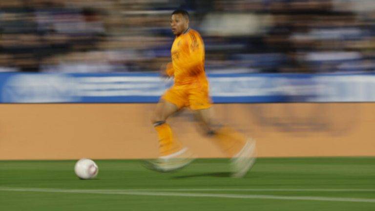 FOTOGRAFÍA. LEGANÉS (MADRID) REINO DE ESPAÑA, 24 DE NOVIEMBRE DE 2024. El delantero francés del Real Madrid, Kylian Mbappé, durante el encuentro correspondiente a la jornada 14 de Laliga EA Sports que disputaron Leganés y Real Madrid en el estadio de Butarque, en Leganés. Efe