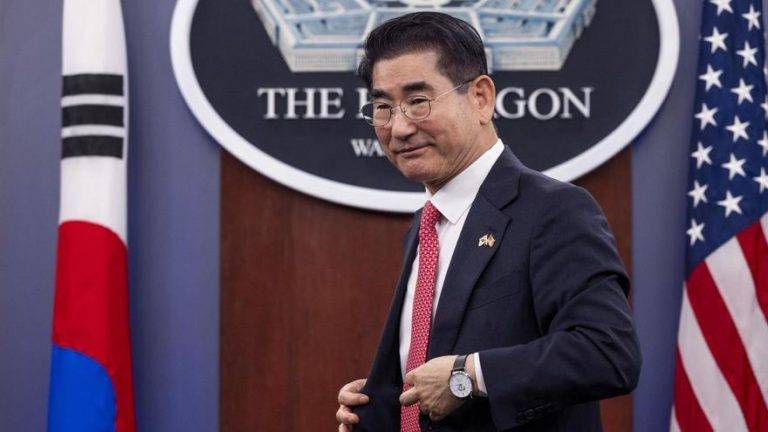 FOTOGRAFÍA. SEÚL (COREA DEL SUR), 3 DE OCTUBRE DE 2024. El ministro de Defensa Nacional surcoreano Kim Yong-hyun, registrado durante una rueda de prensa. Efe