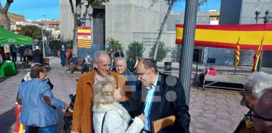 FOTOGRAFÍA. BARRIADA DE BONAVISTA (CIUDAD DE TARRAGONA) CATALUÑA (REINO DE ESPAÑA, 06 DE DICIEMBRE DE 2024. Celebración del Día de la Constitución en Cataluña, 46 ANIVERSARIO de la Constitución Española del 1978. El exlíder del Partido Popular de Cataluña (PPC), y exeurodiputado de esta formación política y cofundador de VOX, Alejo Vidal-Quadras participa en el acto de homenaje a la Constitución Española este viernes en la Plaza de la Constitución de la barriada de Bonavista de la ciudad de Tarragona (Comunidad autónoma de Cataluña) Reino de España. Efe