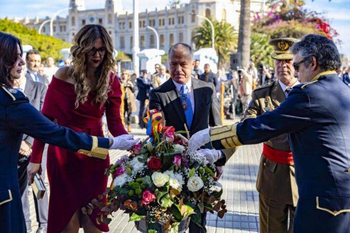 CIUDAD AUTÓNOMA DE MELILLA (ESPAÑA), 06 DE DICIEMBRE DE 2024, Celebración del Día de la Constitución en la Ciudad autónoma de Melilla (Reino de España), 46 ANIVERSARIO de la Constitución Española del 1978. El vicepresidente primero del Gobierno de Melilla, Miguel Marín (c), y la delegada del Gobierno en Melilla, Sabrina Moh Abdelkader (i), participan en la conmemoración del Día de la Constitución este viernes, en Melilla. La Ciudad Autónoma de Melilla ha aprovechado el cuadragésimo sexto aniversario de la Constitución Española para expresar su rechazo al "trato preferente" que reciben los partidos independentistas y a "la quiebra del principio de separación de poderes", ante la que ha pedido a los demócratas que apoyen al poder judicial. Estos han sido dos de los ejes principales del discurso que el vicepresidente primero del Gobierno de Melilla, Miguel Marín, ha pronunciado este viernes durante la conmemoración del Día de la Constitución debido a la ausencia del presidente de Melilla, Juan José Imbroda, que no ha podido acudir por motivos personales. Efe