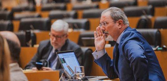 FOTOGRAFÍA. MADRID (REINO DE ESPAÑA), 19 DE DICIEMBRE DE 2024. El diputado del Grupo Parlamentario de VOX por Valencia en el Congreso de los Diputados, Carlos Flores Juderías, ha sido registrado este jueves durante una sesión de la Comisión mixta de la Unión Europea. Lasvocesdelpueblo (Ñ Pueblo)