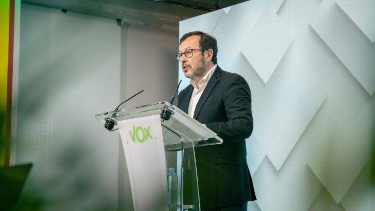 FOTOGRAFÍA. MADRID (REINO DE ESPAÑA), 09 DE DICIEMBRE DE 2024. El portavoz nacional de VOX, José Antonio Fuster Lamelas, en declaraciones a los periodistas durante la rueda de prensa posterior a la reunión del Comité de Acción política (CAP) del partido de las clases obreras y del patriotismo español VOX en su casa del pueblo nacional de calle Bambú 12 de la capital del Reino de España, Madrid. Lasvocesdelpueblo (Ñ Pueblo)