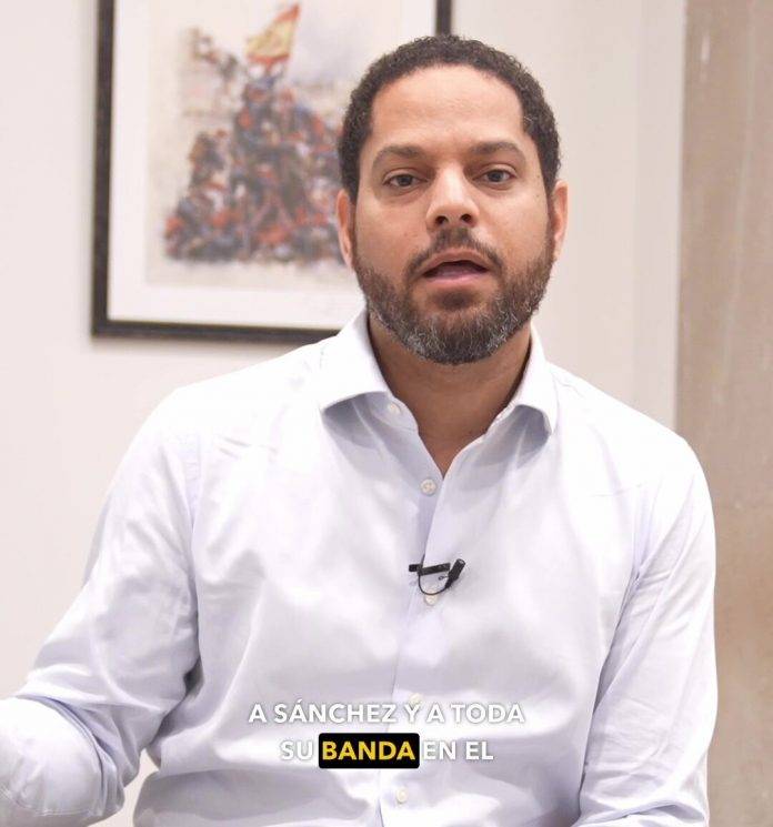 El secretario general del partido político de la resistencia, patriotismo español y clases obreras, VOX, Ignacio Garriga Vaz de Conceiçao FOTOGRAFÍA. BARCELONA (CATALUÑA) REINO DE ESPAÑA, 19 DE DICIEMBRE DE 2024. El secretario general del partido político de la resistencia, patriotismo español y clases obreras, VOX, y presidente del Grupo Parlamentario en el Parlament de Catalunya, Ignacio Garriga Vaz de Conceiçao, registrado este jueves durante una declaración institucional. Lasvocesdelpueblo (Ñ Pueblo)