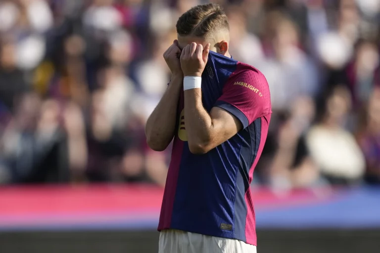 FOTOGRAFÍA. BARCELONA (REINO DE ESPAÑA), 30 DE NOVIEMBRE DE 2024. El jugador del Barcelona Fermín López admitió que, tras sumar un punto de los últimos nueve en LaLiga EA Sports y perder este sábado ante la UD Las Palmas (1-2), el equipo tiene que hacer "autocrítica" y "corregir errores", si bien se mostró "positivo" con vistas a los próximos partidos. Efe