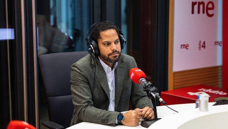 FOTOGRAFÍA. Madrid (Comunidad de Madrid) Reino de España, viernes 13 de diciembre de 2024 (Lasvocesdelpueblo).- En una entrevista concedida a Josep Cuní en "Las Mañanas de RNE" (Radio Nacional de España, el secretario general de VOX y presidente del grupo parlamentario en e Parlament de Cataluña, Ignacio Garriga Vaz de Conceçao, ha insistido en que su partido no espera ninguna solución a la política migratoria de la Conferencia de presidentes autonómicos que tiene lugar hoy "porque coinciden todos ellos en un diagnóstico equivocado". Lasvocesdelpueblo (Ñ Pueblo)