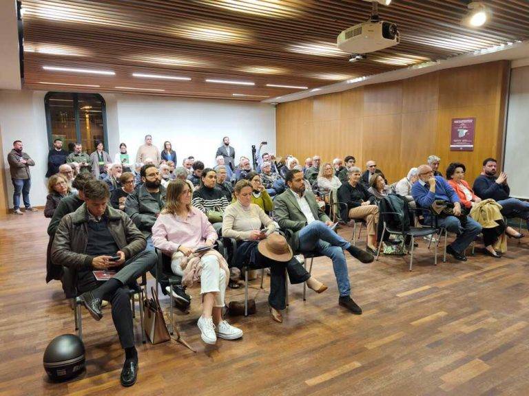 FOTOGRAFÍA. BARCELONA (REINO DE ESPAÑA), 03 DE DICIEMBRE DE 2024. El secretario general de Vox, Ignacio Garriga Vázquez de Conceçao denuncia que el presidente del Gobern de la Generalitat de Catalunya y líder del socialismo en Cataluña, Salvador Illa Roca, y su partido Partit dels Socialistes de Catalunya (PSC)/PSOE perpetúan las políticas de "exclusión del español/castellano en Cataluña". Afirmó hoy durante las Jornadas por la Libertad Lingüística en Cataluña. Lasvocesdelpueblo (Ñ Pueblo)