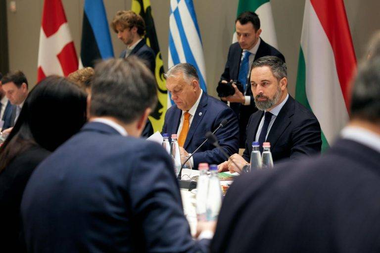 FOTOGRAFÍA. Bruselas (Bélgica), jueves 18 de diciembre de 2024 (Lasvocesdelpueblo).- El presidente de VOX, Santiago Abascal Conde, ha presidido este jueves la reunión de Patriots, el partido que engloba a más de una decena de fuerzas patriotas en la UE, que ha celebrado el segundo encuentro general tras su nombramiento como presidente. Lasvocesdelpueblo (Ñ Pueblo)