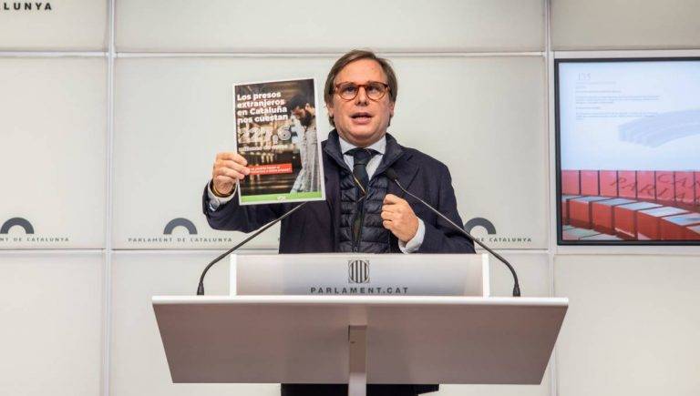 FOTOGRAFÍA. BARCELONA (REINO DE ESPAÑA), 10 DE DICIEMBRE DE 2024. El presidente del Comité Ejecutivo Provincial de VOX en la provincia de Barcelona y portavoz del Grupo Parlamentario de esta formación patriota de las clases obreras españolas en el Parlament de Catalunya, Joan Garriga Doménech, ha sido registrado hoy, martes 10 de diciembre, durante una rueda de prensa en el Palacio del la cámara regional española en la Comunidad autónoma de Cataluña. Lasvocesdelpueblo (Ñ Pueblo)