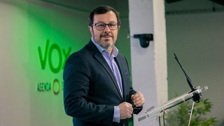 FOTOGRAFÍA. MADRID (REINO DE ESPAÑA), 23 DE DICIEMBRE DE 2024. El portavoz Nacional de VOX, líder del partido en la provincia de Madrid y diputado en la Asamblea de Madrid, José Antonio Fúster Lamelas, ha sido registrado hoy durante una conferencia de prensa, posterior al Comité de Acción Política (CAP) de la formación en 2024, que ha tenido lugar en la sede naciones de la Resistencia en calle Bambú 12 de la capital del Reino de España, Madrid. Lasvocesdelpueblo (Ñ Pueblo)