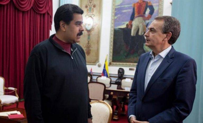 FOTOGRAFÍA. CARACAS (VENEZUELA), 16 DE OCTUBRE DE 2016. El expresidente del Gobierno de España, exsecretario general del partido Socialista Obrero Español (PSOE) y supuesto 'comisario' y 'puente' de la Internacional Socialista europea con los regímenes narco-comunistas y totalitarios ultras de Hispanoamérica, José Luis Rodriguez Zapatero (d), durante un encuentro con el tirano de ultraizquierda de Venezuela, Nicolás Maduro Moros (i), en el Palacio del Gobierno de este país. Efe