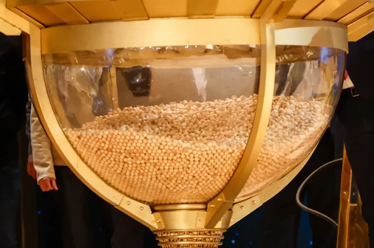 FOTOGRAFÍA. MADRID (REINO DE ESPAÑA), 22 DE DICIEMBRE DE 2024. Detalle de la tolva durante los preparativos para el inicio del sorteo de la Lotería de Navidad. Efe