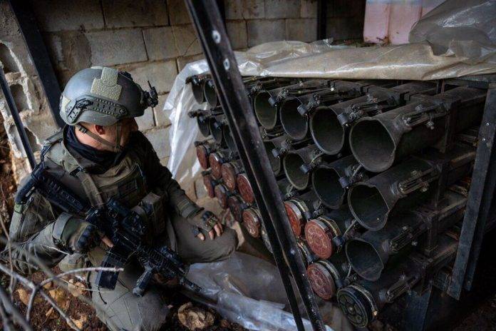 La Brigada 300ª y Unidad Yahalom de Israel desmantelan un túnel subterráneo del escondite terrorista de las Fuerzas Radwan de Hezbolá en el sur del Líbano (1) FOTOGRAFÍA. SUR DEL LÍBANO, 28 DE DICIEMBRE DE 2024. Las tropas de las Fuerzas de Defensa de Israel (FDI) dle Ejército israelí el Tzáhal localizaron y desmantelaron un túnel subterráneo de los grupos terroristas del "Radwan" de la banda terrorista islamofascista, chuí y antisemita libanés Hezbolá (Hezbollah)y una infraestructura de ataque de Hezbolá en el sur del Líbano durante el cese de fuego que lleva ya más de un mes sin interrupción. Tzáhal/Lasvocesdelpueblo (Ñ Pueblo)