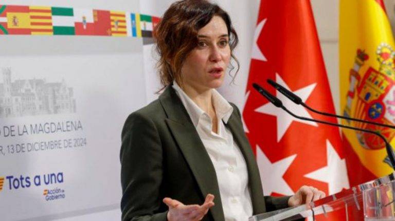 FOTOGRAFÍA. SANTANDER (CANTABRIA) REINO DE ESPAÑA, 13 DE DICIEMBRE DE 2024. La presidente del gobierno de la Comunidad de Madrid, Isabel Natividad Díaz Ayuso, realiza declaraciones durante la XXVII Conferencia de Presidentes, que se celebra este viernes en Palacio de la Magdalena de Santander. Efe