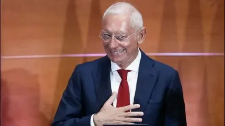 FOTOGRAFÍA. MADRID (REINO DE ESPAÑA), 18/03/2024. El empresario español del sector de la moda, cofundador, dueño y presidente de la multinacional textil Mango, Isak Andic Ermay, registrado este 18 de marzo de 2024, recibiendo el Premio "Reino de España a la Trayectoria Empresarial", un acto presidido por su Majestad el Rey Felipe VI de España. Efe