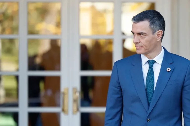 FOTOGRAFÍA. MADRID (REINO DE ESPAÑA), 11 DE DICIEMBRE DE 2024. El presidente del Gobierno, Pedro Sánchez Pérez-Castejón, no ve ningún ultimátum en la petición de Junts de que se someta a una cuestión de confianza ni tampoco da credibilidad a la posibilidad de que el partido de Carles Puigdemont llegue a una entente con el Partido Popular. Efe