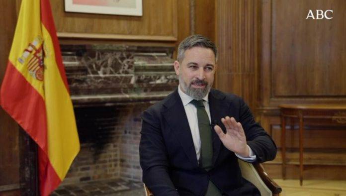 Santiago Abascal Conde, VOX, ABC FOTOGRAFÍA. MADRID (REINO DE ESPAÑA), 15 DE DICIEMBRE DE 2024. El líder opositor español y europeo, presidente del partido de las clases obreras y patriotismo español VOX y presidente de la coalición patriota de Europa con fuerza parlamentaria de 89 eurodiputados de 11 países de la Unión Europea conocida como Patriots Party (Patriotas por Europa), Santiago Abascal Conde, ha sido registrado durante una entrevista concedida al periódico afín al Partido Popular (PP), ABC, publicada este domingo, 15 de diciembre de 2024. Captura vídeo entrevista Abascal (VOX) con ABC/Lasvocesdelpueblo (Ñ Pueblo)
