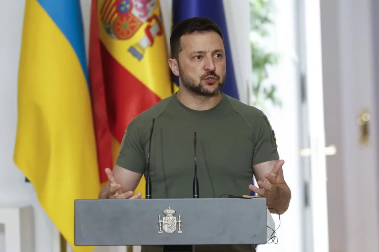 FOTOGRAFÍA. MADRID (REINO DE ESPAÑA), 27 DE MAYO DE 2024. El presidente de Ucrania, Volodímir Zelenski, ofrece una rueda de prensa en el Palacio del Gobierno del Reino de España, durante una visita en España. Efe