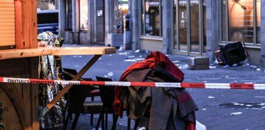 FOTOGRAFÍA. MAGDEBURGO (ALEMANIA), 20 DE DICIEMBRE DE 2024. Imagen del cordón policial tras el atropello masivo perpetrado por parte del refugiado islamista de origen Arabia Saudita, Talib al Abdulmohsen, que causó al menos cuatro muertos y 200 heridos en un mercadillo navideño en Magdeburgo (Alemania). Efe