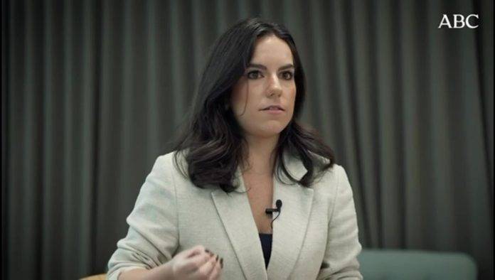 FOTOGRAFÍA. MADRID (REINO DE ESPAÑA), 01 DE DICIEMBRE DE 2024. La portavoz del Grupo Parlamentario de VOX en el Congreso de los Diputados, María José Rodríguez de Millán Parro (Pepa Millán), ha sido registrada durante una durante concedida al periódico ABC este domingo, primer día del último mes del año 2024, diciembre, valorando la actualidad política nacional, principalmente la gestión de los efectos de la DANA del 29 de octubre de 2024 en la provincia de Valencia, los casos de corrupción del PSOE y Gobierno de Pedro Sánchez Pérez-Castejón y la NO oposición del Partido Popular (PP) de Alberto Núñez Feijóo, Ministerio de la oposición para el Gobierno de Sánchez. Captura vídeo Entrevista Pepa Millán a ABC/Lasvocesdelpueblo (Ñ Pueblo)