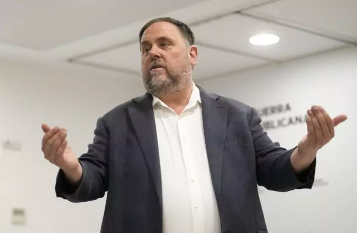 Junqueras marca distancias con Junts: "No tenemos especial interés en un Gobierno PP-Vox" FOTOGRAFÍA. BARCELONA (CATALUÑA) REINO DE ESPAÑA, 17 DE DICIEMBRE DE 2024. El líder de ERC, Oriol Junqueras Vies, durante una entrevista con Efe en la que ha pedido al jefe del Ejecutivo de España, Pedro Sánchez Pérez-Castejón, y al presidente catalán, Salvador Illa Roca (PSC), que "aprendan a cumplir" los pactos que han suscrito con los republicanos y aparquen su "agenda partidista", porque "prometen muy bien", pero deben respetar sus compromisos. Efe