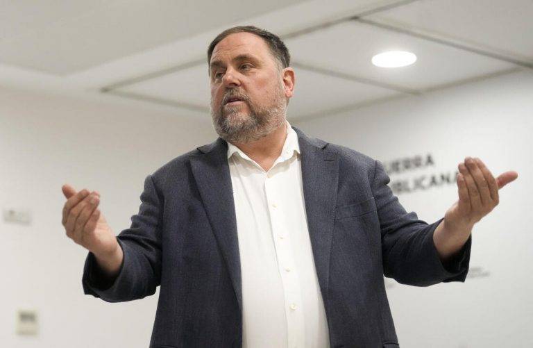 FOTOGRAFÍA. BARCELONA (CATALUÑA) REINO DE ESPAÑA, 17 DE DICIEMBRE DE 2024. El líder de ERC, Oriol Junqueras Vies, durante una entrevista con Efe en la que ha pedido al jefe del Ejecutivo de España, Pedro Sánchez Pérez-Castejón, y al presidente catalán, Salvador Illa Roca (PSC), que "aprendan a cumplir" los pactos que han suscrito con los republicanos y aparquen su "agenda partidista", porque "prometen muy bien", pero deben respetar sus compromisos. Efe