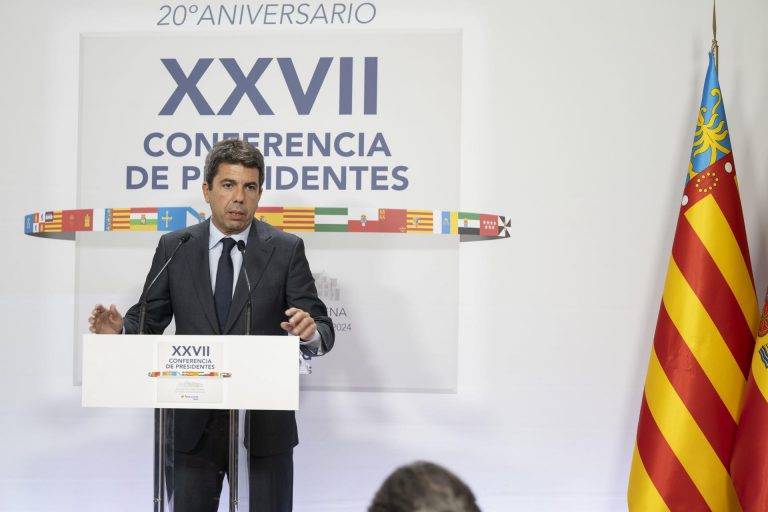 FOTOGRAFÍA. SANTANDER CANTABRIA) REINO DE ESPAÑA, 13/12/2024.- El presidente del Govern de la Comunitat Valenciana y líder del Partido Popular de Comunidad Valenciana (PP), Carlos Mazón Guíxot, realiza declaraciones durante la XXVII Conferencia de Presidentes, que se celebra este viernes en Palacio de la Magdalena de Santander. Efe
