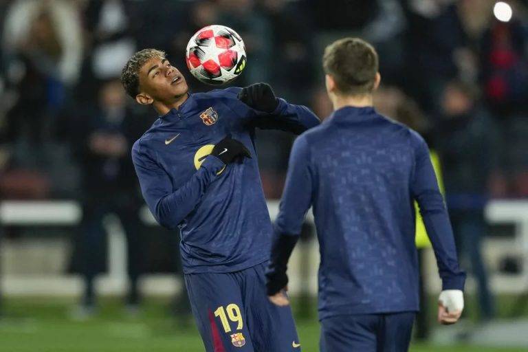 FOTOGRAFÍA. BARCELONA (CATALUÑA) REINO DE ESPAÑA, 29 DE ENERO DE 2025. El entrenador del FC Barcelona, el alemán Hansi Flick, durante el partido ante el Atalanta, de la Liga de Campeones de la UEFA, este miércoles en Barcelona. Efe
