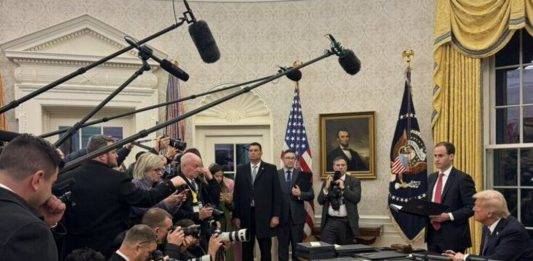 FOTOGRAFÍA. WASHINGTON (ESTADOS UNIDOS DE AMÉRICA), 2 DE ENERO DE 2025. El nuevo presidente de los Estados Unidos de América, Donald Jonh Trump, ha sido registrado este lunes en la Casa Blanca firmando Órdenes Ejecutivas en marco del cumplimiento de su promesa electoral. Lasvocesdelpueblo (Ñ Pueblo)