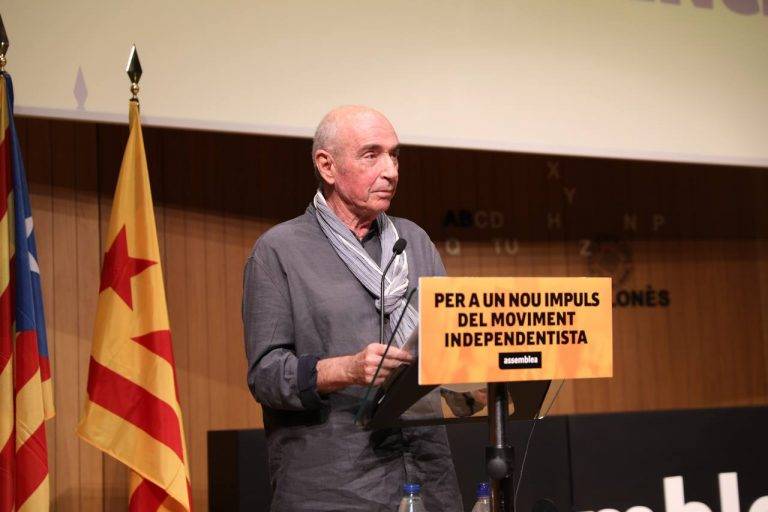 FOTOGRAFÍA. Barcelona (Comunidad autónoma de Cataluña) Reino de España, sábado 25 de enero de 2025 (Lasvocesdelpueblo).- La organización separatista en Cataluña que preside el ultraizquierda cantautor Lluís Llarch Grande (ERC), Assemblea Nacional Catalana (ANC), ha presentado la "nueva hoja de ruta", que propone un plan para hacer la "separación de Cataluña" del resto del Reino de España "en las próximas elecciones al Parlamento de Cataluña de 2028". Lasvocesdelpueblo (Ñ Pueblo)