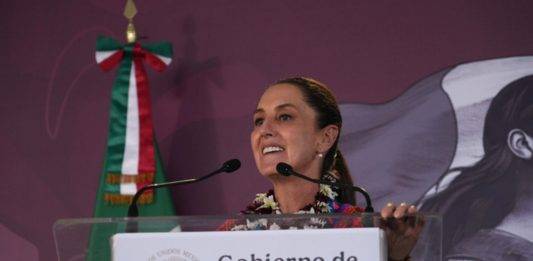 FOTOGRAFÍA. CUAUHTÉMOC (CIUDAD DE MÉXICO) ESTADOS UNIDOS MEXICANOS, 25 DE ENERO DE 2025. La presidente del Gobierno de ultraizquierda WOKE de Estados Unidos Mexicanos (México), Claudia Sheinbaum Pardo, dio hoy banderazo de salida a la Comisión General Lázaro Cárdenas del Río para la mixteca oaxaqueña Lasvocesdelpueblo (Ñ Pueblo)