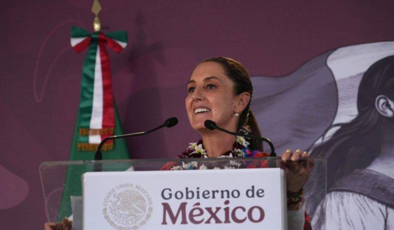 FOTOGRAFÍA. CUAUHTÉMOC (CIUDAD DE MÉXICO) ESTADOS UNIDOS MEXICANOS, 25 DE ENERO DE 2025. La presidente del Gobierno de ultraizquierda WOKE de Estados Unidos Mexicanos (México), Claudia Sheinbaum Pardo, dio hoy banderazo de salida a la Comisión General Lázaro Cárdenas del Río para la mixteca oaxaqueña Lasvocesdelpueblo (Ñ Pueblo)