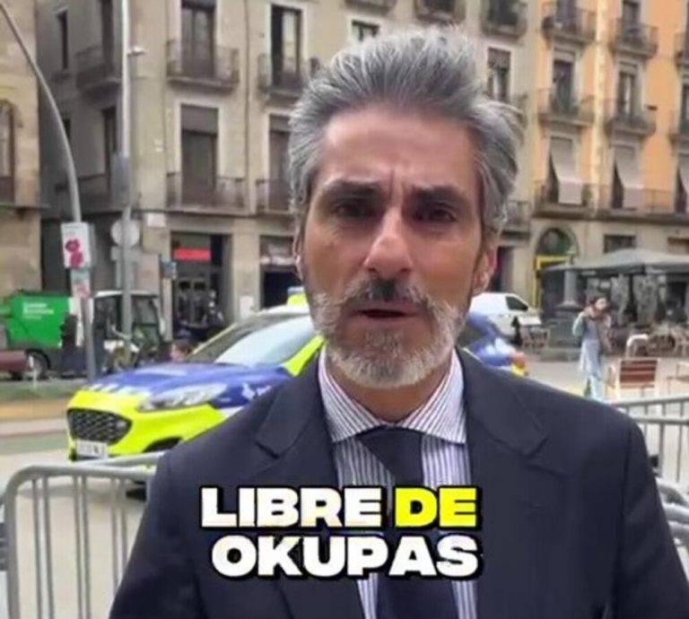 FOTOGRAFÍA. BARCELONA (REINO DE ESPAÑA), 28 DE ENERO DE 2025. El presidente del Grupo Municipal de VOX en el Ayuntamiento de Barcelona, Gonzalo de Oro-Pulido Plaza, ha celebrado el desalojo de la antigua Massana, "es esencial para empezar a recuperar el Raval, la Plaza de la Gardunya debe dejar de ser un foco de delincuencia, ocupación ilegal y narcotráfico". Lasvocesdelpueblo (Ñ Pueblo)