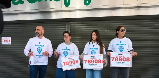FOTOGRAFÍA. LEÓN (CASTILLA Y LEÓN) REINO DE ESPAÑA, 06/01/2025.- El primer premio del sorteo extraordinario de la lotería de El Niño (78.908) dotado con dos millones de euros por serie (200.000 euros al décimo) y que ha sido consignado íntegramente en la administración de El Corte Inglés de León ha estado muy repartido y vendido principalmente en ventanilla. Efe