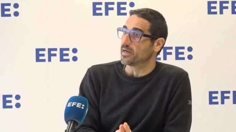 FOTOGRAFÍA. BARCELONA (COMUNIDAD AUTÓNOMA DE CATALUÑA) REINO DE ESPAÑA, 04 DE ENERO DE 2025. El secretario general y coportavoz de la ultraizquierda separatista Candidatura de Unidad Popular (CUP), Non Casadevall Sala, registrado este sábado durante una entrevista con Efe. Efe