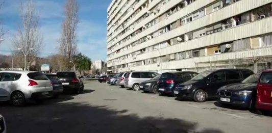 FOTOGRAFÍA. SAN ADRIÀ DE BESSÒS (BARCELONA) CATALUÑA (REINO DE ESPAÑA, 08 DE ENERO DE 2025. Los Mossos d'Esquadra investigan un tiroteo protagonizado por al menos cuatro individuos en el barrio de la Mina de Sant Adrià de Besòs (Barcelona), donde una persona ha resultado herida leve por un hematoma, sin que le haya llegado a penetrar en su cuerpo ninguna bala. Efe