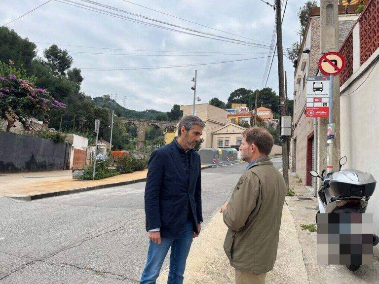 FOTOGRAFÍA. BARCELONA (CATALUÑA) REINO DE ESPAÑA, 20 DE ENERO DE 2025. Gonzalo de Oro-Pulido Plaza (i), el presidente del Grupo Municipal de VOX en el Ayuntamiento de Barcelona, registrado este lunes en la ciudad. Lasvocesdelpueblo (Ñ Pueblo)
