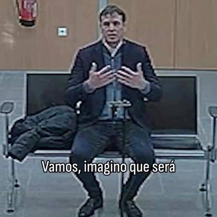 La juez al hermano de Pedro Sánchez ¿Dónde se encuentra a Oficina de Artes Escénicas No le podría decir; vamos; yo imagino que será en el despacho donde estoy alojado ahora (mismo) (1) BADAJOZ (EXTREMADURA) REINO DE ESPAÑA, 09 DE ENERO DE 2025. El imputado David Sánchez Pérez-Castejón, el hermano del presidente del Gobierno de España y secretario general del Partido Socialista Obrero Español (PSOE), pedro Sánchez Pérez-Castejón, ha sido registrado este jueves por las cámaras del Juzgado de Instrucción número 3 de Badajoz (Extremadura) Reino de España, durante los interrogatorios presididos por parte de la juez titular Beatriz Biedma Rojano, quien investiga al hermano del mandatario español por supuestos «delitos contra la Administración y tráfico de influencias" —ambos delitos relacionados con el proceso de creación de la plaza de "Director de Artes Escénicas", cuya convocatoria concluyó con la elección de David Sánchez Pérez-Castejón para ocupar el cargo—, "delito contra la Hacienda Pública, malversación y prevaricación». Captura vídeo/Lasvocesdelpueblo (Ñ Pueblo)