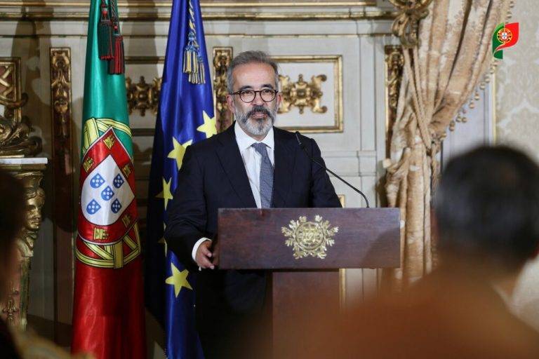 FOTOGRAFÍA. LISBOA (PORTUGAL), 08 DE ENERO DE 2025. El ministro de Estado y Asuntos Exteriores por el socialismo llamado "Partido Socialdemócrata", Paulo Artur dos Santos Castro de Campos Range (Paulo Range), interviene en el Seminario Diplomático 2025 con presentación de saludos al presidente de la República, Marcelo Rebelo de Sousa, en el Palacio Nacional de Ajuda. Lasvocesdelpueblo (Ñ Pueblo)