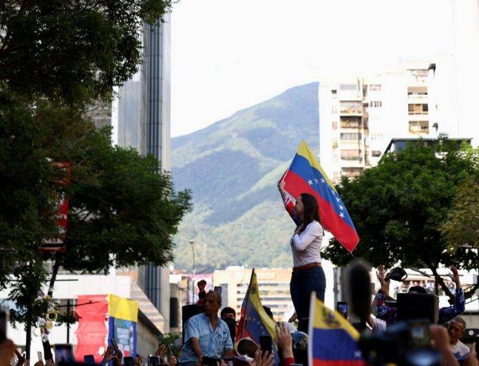 María Corina Machado Parisca en Chacoa (Caracas) Estado de Miranda este 9 de enero de 2025 (3) FOTOGRAFÍA. CHACAO (DISTRITO DE CARACAS) VENEZUELA, 09 DE ENERO DE 2025. La opositora María Corina Machado Parisca sale a la calle junto al pueblo venezolano en Chacao (Estado de Miranda) Venezuela entre gritos de "no tenemos miedo". En esos momentos históricos para la historia de venezuela, ha advertido a la dictadura de que: "Esto se acabó". "Nosotros ganamos y vencimos el miedo". "Venezuela será libre. No hay imposibles si los venezolanos vamos todos unidos". Lasvocesdelpueblo (Ñ Pueblo)