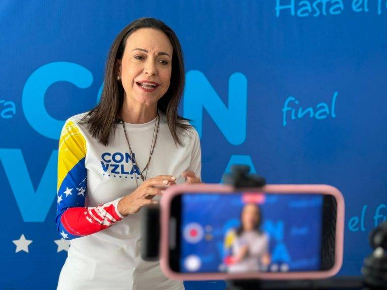FOTOGRAFÍA, CARCAS (VENEZUELA, JULIO DE 2024. En la imagen, María Corina Machado Parisca, la líder de la formación opositora venezolana, Vente Venezuela, e integrante del tándem con el presidente electo de Venezuela, ganador de las elecciones presidenciales del pasado domingo 28 de julio de 2024 por la coalición antichavista y anticomunista Mesa de Unidad Democrática (MUD)/Plataforma Unitaria Democrática (PUD)/Mesa de Unidad/Unidad, Edmundo González Urrutia, durante la campaña electoral. Lasvocesdelpueblo(Ñ Pueblo)