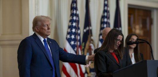 FOTOGRAFÍA. WASHINGTON (ESTADOS UNIDOS DE AMÉRICA), 29 DE ENERO DE 2025. Este miércoles 29 de enero de 2025, el 47º Presidente de EEUU Donald John Trump ha firmado la ley S. 5, la "Ley Laken Riley", que requiere que el Secretario de Seguridad Nacional tome bajo custodia a los extranjeros que hayan sido acusados ​​en los Estados Unidos de robo y por otros motivos. Lasvocesdelpueblo (Ñ Pueblo)