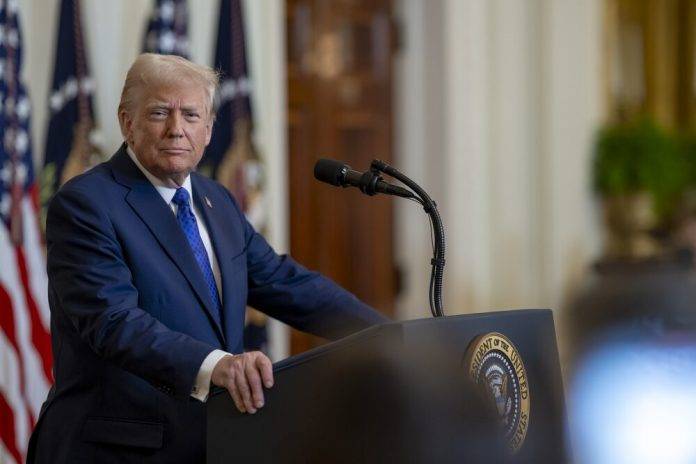 Trump, El recuerdo de Laken Riley está vivo en nuestros corazones para siempre y con la acción de hoy su nombre también vivirá por siempre en las leyes de nuestro país (4) FOTOGRAFÍA. WASHINGTON (ESTADOS UNIDOS DE AMÉRICA), 29 DE ENERO DE 2025. Este miércoles 29 de enero de 2025, el 47º Presidente de EEUU Donald John Trump ha firmado la ley S. 5, la "Ley Laken Riley", que requiere que el Secretario de Seguridad Nacional tome bajo custodia a los extranjeros que hayan sido acusados en los Estados Unidos de robo y por otros motivos. Lasvocesdelpueblo (Ñ Pueblo)