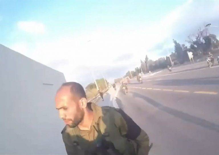 FOTOGRAFÍA. KIBUTZ NIR OZ (ISRAEL), 07 DE OCTUBRE DE 2023. Una cámara incorporada capta la cara del asesino islamofascista palestino Abd al-Hadi Sabah, uno de los comandantes del pelotón de Hamas ISIS, conocido como "Fuerza Nukhba" del Batallón Occidental de Jan Yunis (Franja de Gaza), durante la masacre de civiles israelíes y violaciones sexuales en masas de niños y mujeres, entre otras atrocidades como quemar vivos hasta la muerte a los bebés y secuestrar otro, secuestro de vivos y cadáveres para su estrategia terrorífica y blanqueamiento conocida como "el cautiverio", con la que mantiene controlados a los familiares de los secuestrados, publicando a menudo sus imágenes para buscar presiones sociales sobre el Gobierno de Israel para que se sienta a negociar con ellos en vez de ir a por los terroristas nazis. Tzáhal/Lasvocesdelpueblo (Ñ Pueblo)