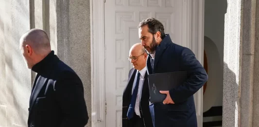 FOTOGRAFÍA. MADRID (REINO DE ESPAÑA), 16 DE DICIEMBRE DE 2024. CASO KOLDO. El empresario Víctor Gonzalo de Aldama Delgado (Víctor de Aldama) (d), el considerado comisionista de la trama de adjudicaciones públicas de mascarillas en plena pandemia, tras testificar el 16 de diciembre ante el juez Leopoldo Puente en el Tribunal Supremo este lunes. Efe