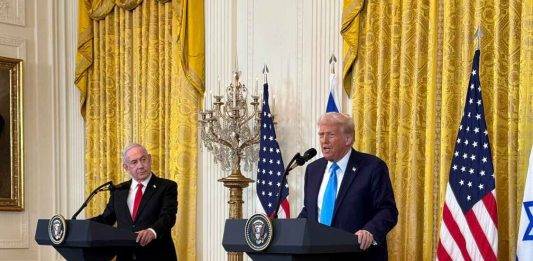 FOTOGRAFÍA. WASHINGTON (ESTADOS UNIDOS DE AMÉRICA), 04 DE FEBRERO DE 2025. El presidente 47° de los Estados Unidos de América por el partido Republicano, Donald John Trump (d), mantuvo este martes una reunión con su homólogo del Estado de Israel por el partido Likud, Benjamín Netanyahu (i), en la Casa Blanca, Presidencia del Gobierno de United States of América, tras una charla sin censura con la prensa y una rueda de prensa posterior a este encuentro histórico entre los mandatarios de ambos Naciones. Antes, el líder del mundo libre recibió con honores al primer ministro de la Tierra Santa, la primera reunión de Trump con un jefe de Gobierno extranjero desde que tomó posesión el pasado 20 de enero de 2025. Lasvocesdelpueblo (Ñ Pueblo)