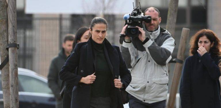 FOTOGRAFÍA. SAN FERNANDO DE HENARES (MADRID) REINO DE ESPAÑA, 10/02/2025.- La seleccionadora Montse Tomé tras declarar como testigo en la Audiencia Nacional en San Fernando de Henares, Madrid, durante el juicio por el beso que el expresidente de la Real Federación Española de Fútbol (RFEF) Luis Rubiales dio a Jenni Hermoso tras la final del Mundial de 2023. Efe